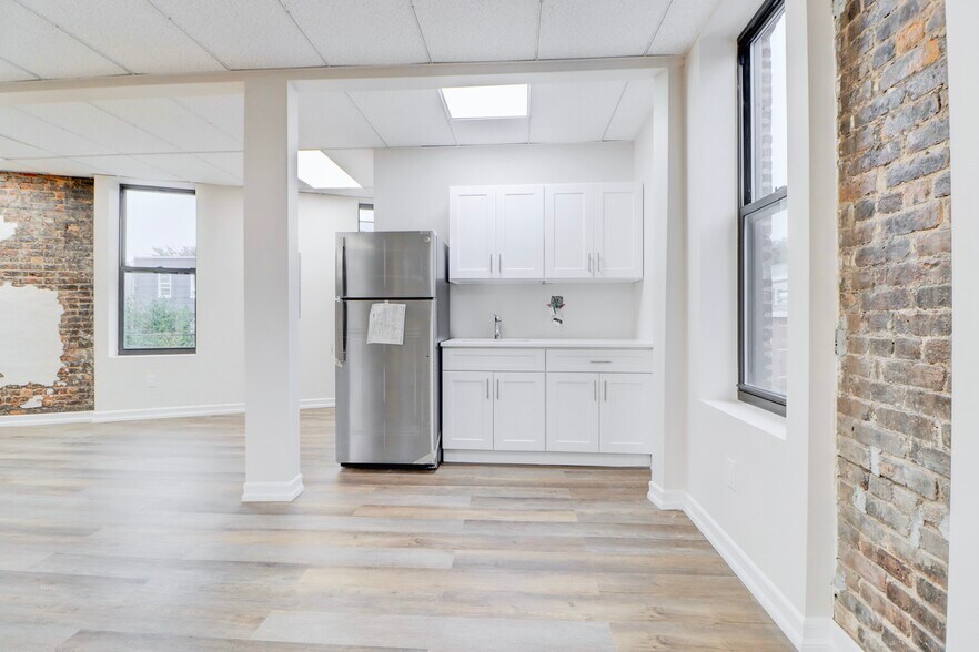 More Photos Of 7416 Cypress Hills St, Glendale Manufacturing For Sale