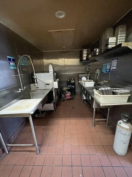 More Photos Of 8901-8925 Valley Blvd, Rosemead Storefront For Lease