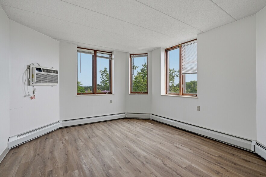 More Photos Of 985 Ivy Ave E, Saint Paul Apartments For Sale