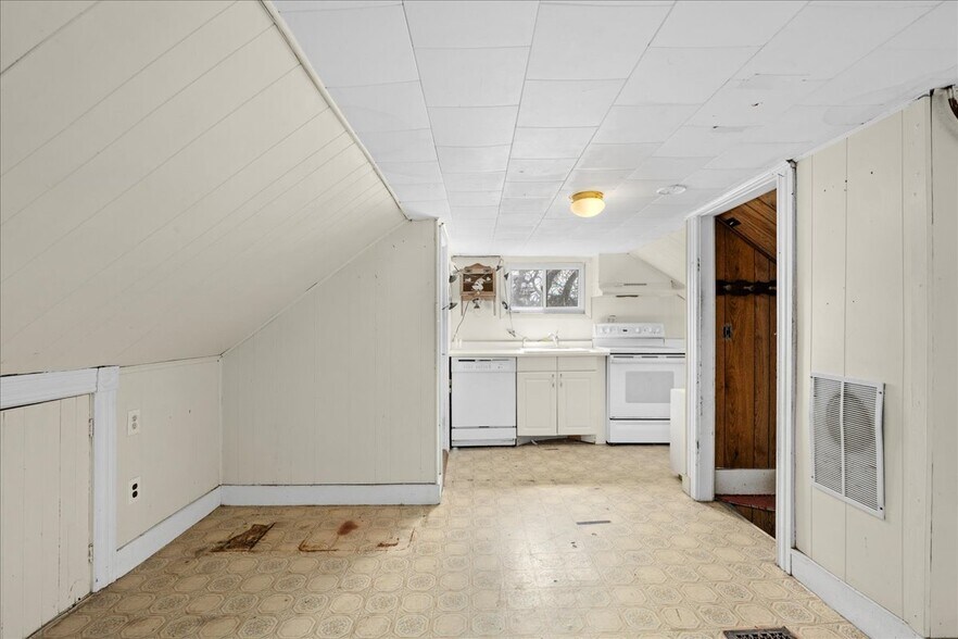 More Photos Of 73 Southgate St, Worcester General Retail For Sale