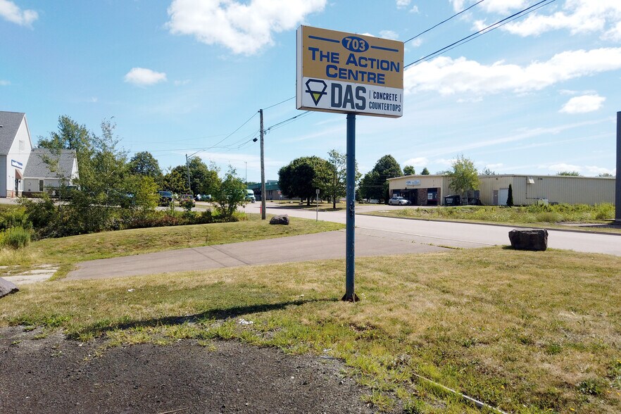 More Photos Of 703 Malenfant Blvd, Dieppe Warehouse For Lease