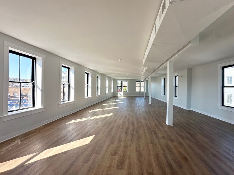 More Photos Of 4024 Hamilton Ave, Cincinnati Freestanding For Lease