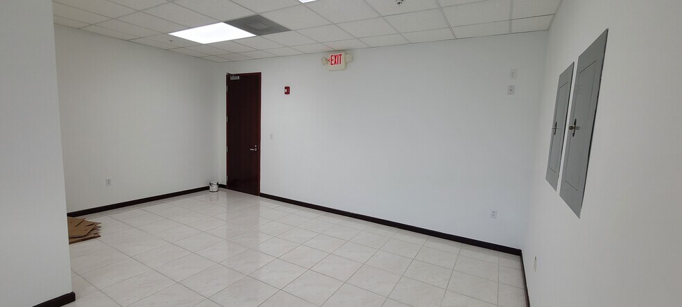 More Photos Of 7950 NW 53rd St, Doral Medical For Sale