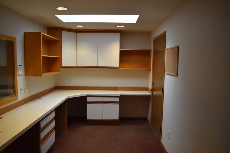 More Photos Of 6314 19th St W, Fircrest Office For Lease