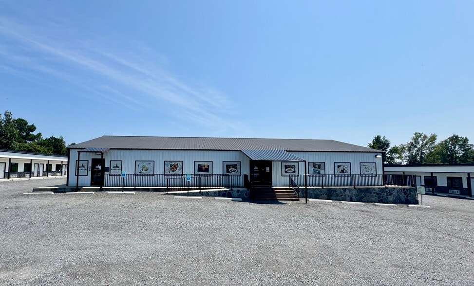 More Photos Of 500 SE Lincoln Rd, Idabel Hotel For Sale