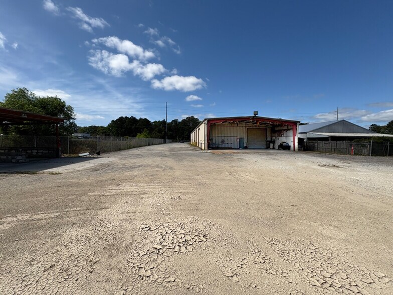 More Photos Of 8008 Dorchester Rd, Charleston Warehouse For Lease