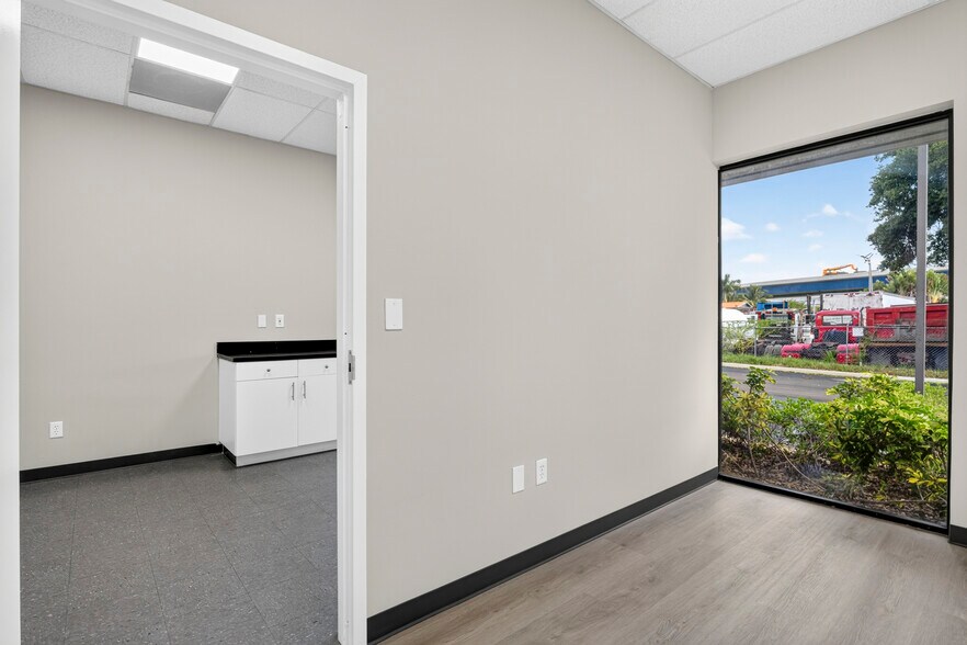 More Photos Of 3402 SW 26th Ter, Fort Lauderdale Warehouse For Lease
