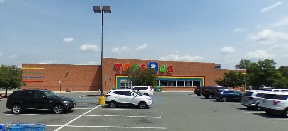 Primary Photo Of 11055 Mall Cir, Waldorf Freestanding For Lease