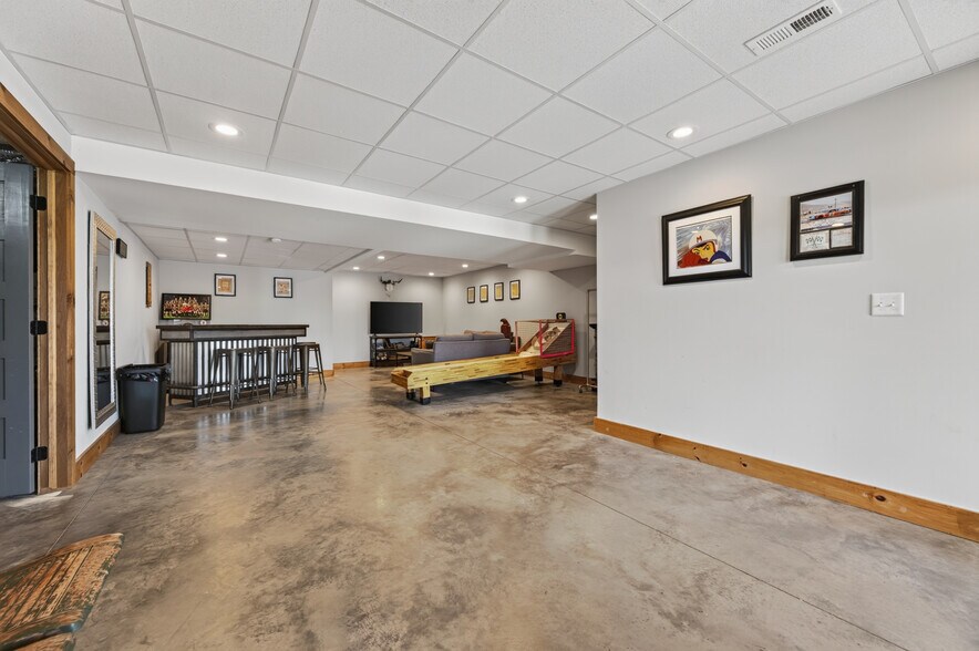 More Photos Of 639 Wagon Wheel Rd, Elk Creek Lodge Meeting Hall For Sale