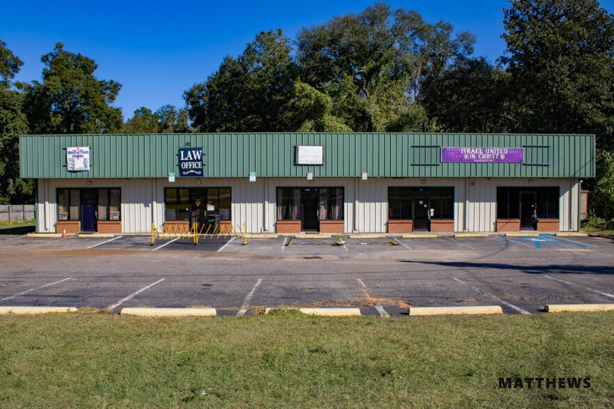 Primary Photo Of 3130 Ching Dairy Rd, Mobile Freestanding For Sale
