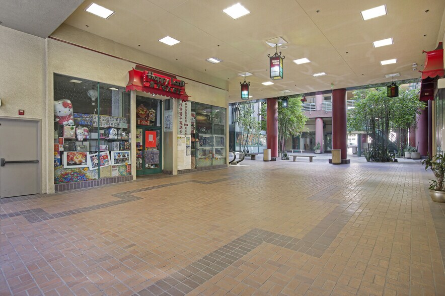 More Photos Of 988 N Hill St, Los Angeles General Retail For Sale