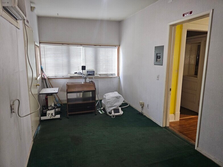 More Photos Of 6836 Palm Ave, Highland Office For Sale