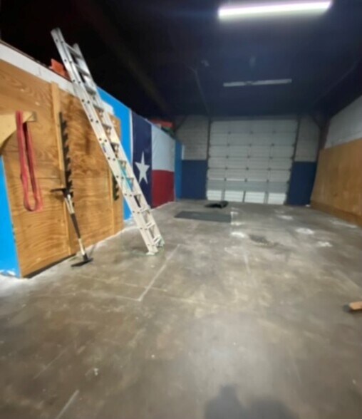 More Photos Of 10302-10308 Cash Rd, Stafford Warehouse For Lease