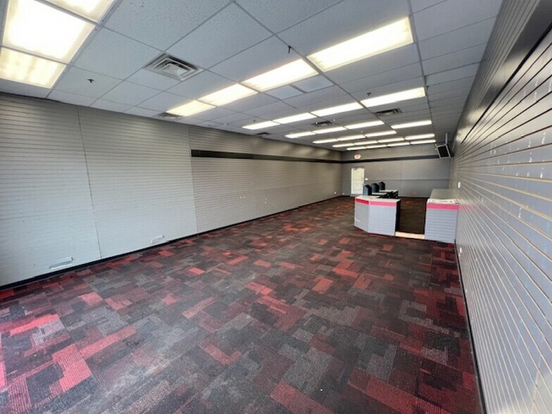More Photos Of 2445-2457 N Richmond Rd, McHenry General Retail For Lease