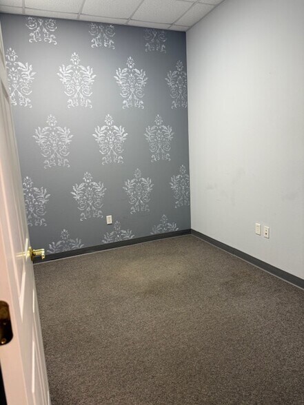 More Photos Of 4130 Woodmere Park Blvd, Venice Medical For Lease