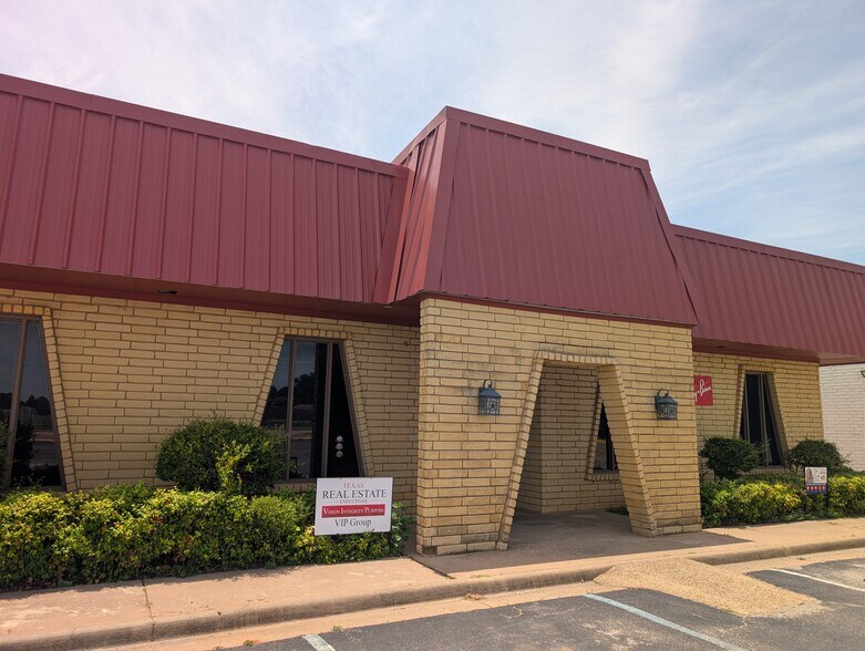 Primary Photo Of 902 W Kramer Rd, Burkburnett Flex For Sale