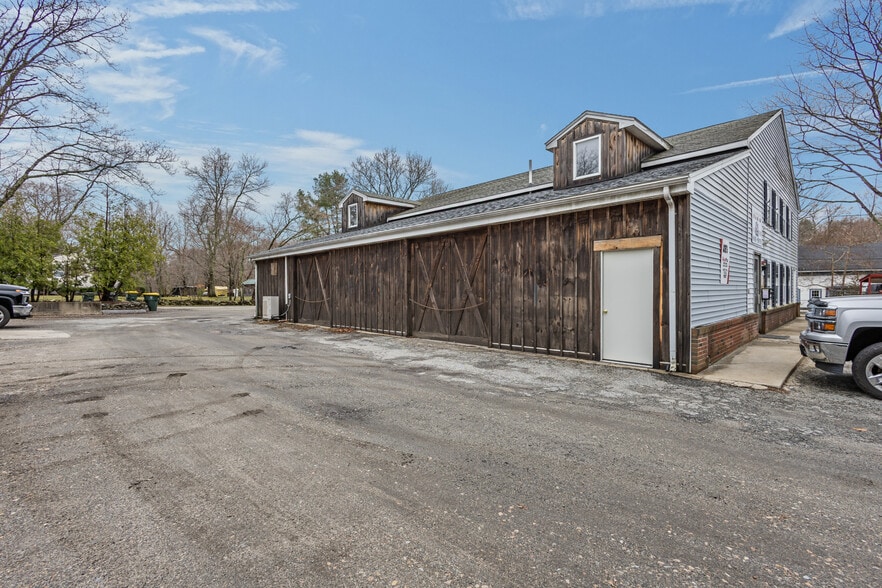 More Photos Of 1973 Victory Hwy, Glendale General Retail For Sale
