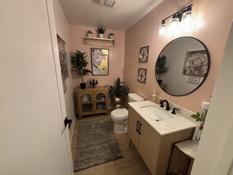 More Photos Of 503 N Alma School Rd, Mesa Freestanding For Sale