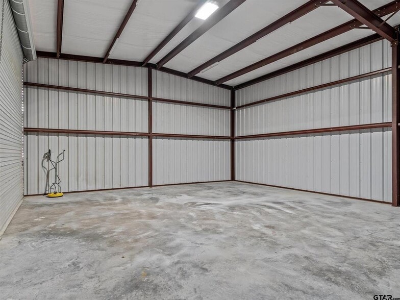 More Photos Of 702 Blackjack St, Winnsboro Flex For Sale