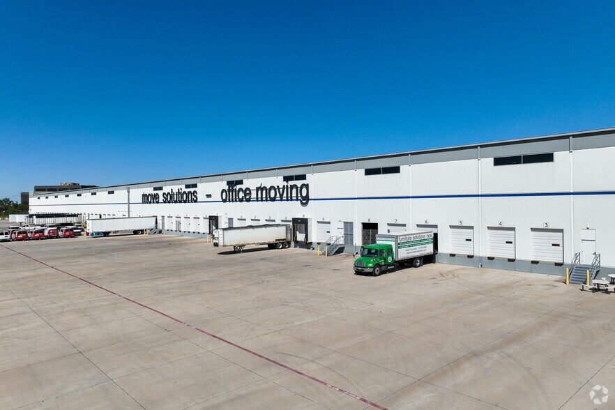 More Photos Of 2201 Chemsearch Blvd, Irving Warehouse For Lease