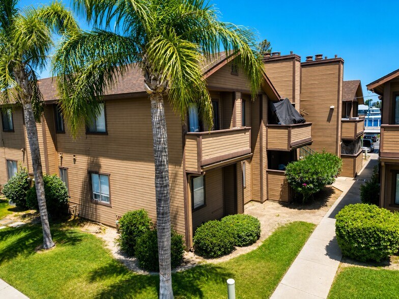 More Photos Of 701 Planz Rd, Bakersfield Apartments For Sale