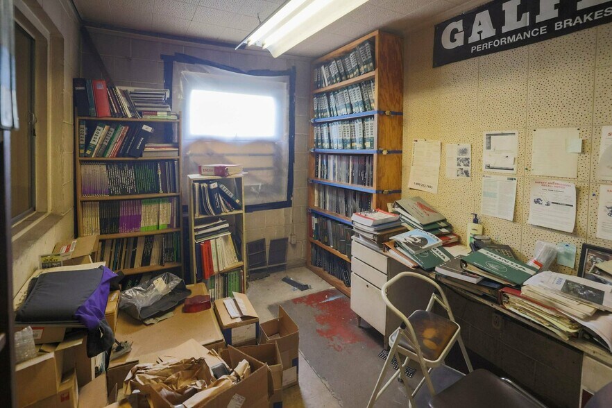 More Photos Of 4215 E Lake St, Minneapolis Freestanding For Sale