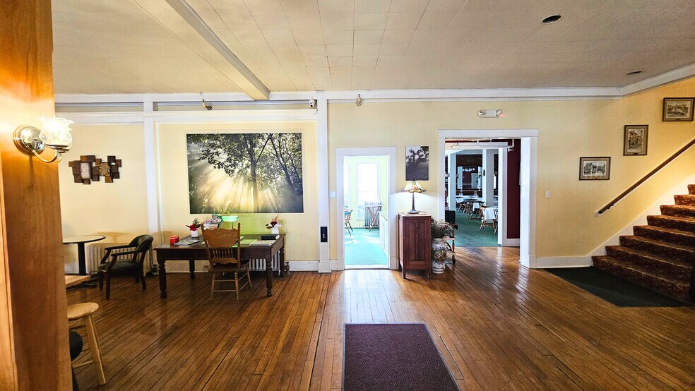 More Photos Of 40 Common St, Chester Hotel For Sale