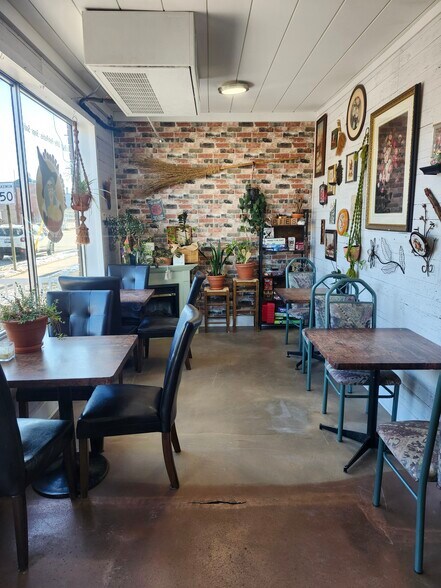 More Photos Of 123 County Road 34, Kingsville Restaurant For Sale