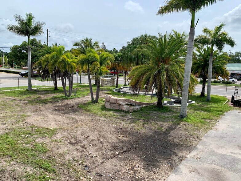 More Photos Of 575 N Washington Blvd, Sarasota Freestanding For Sale