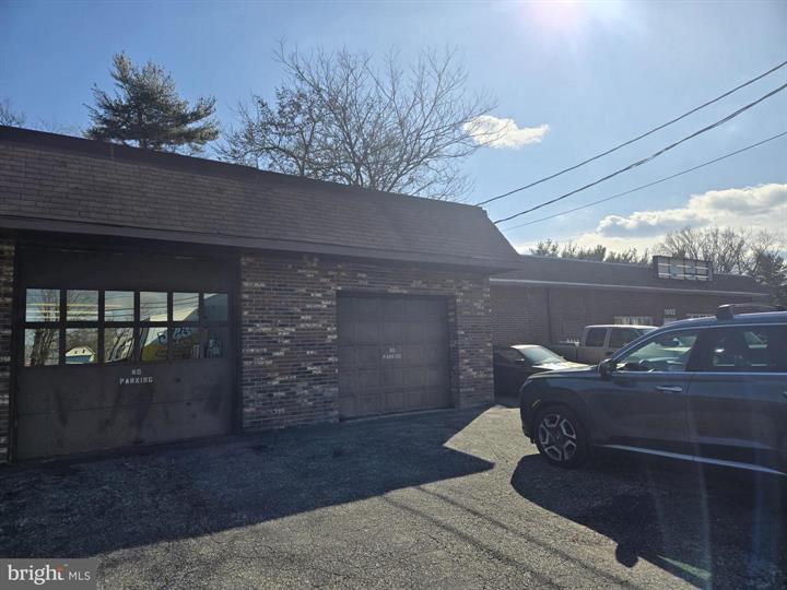 Primary Photo Of 1014 N Evergreen Ave, Woodbury Freestanding For Sale