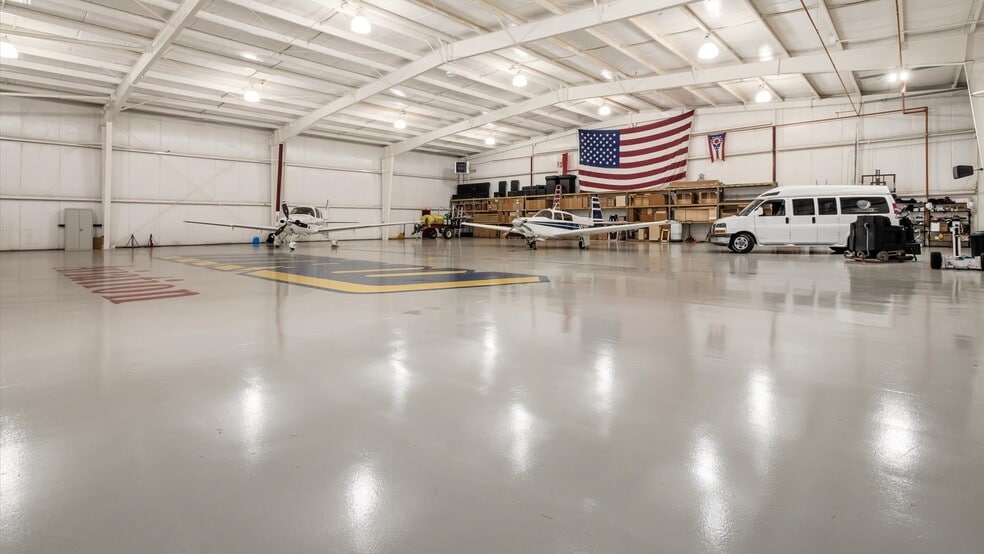 More Photos Of 300 Heath Rd, Heath Airplane Hangar For Sale