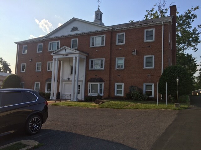 More Photos Of 10090 Main St, Fairfax Office For Lease