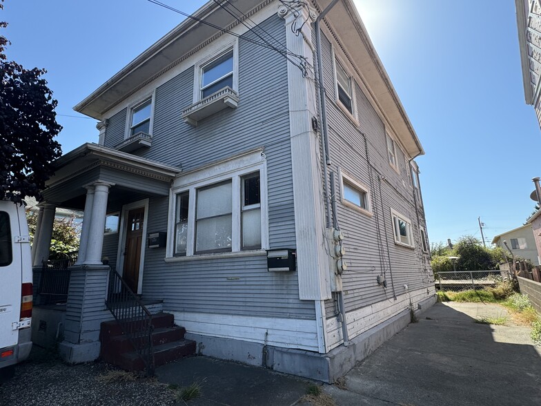 Primary Photo Of 1075 53rd St, Oakland Apartments For Sale