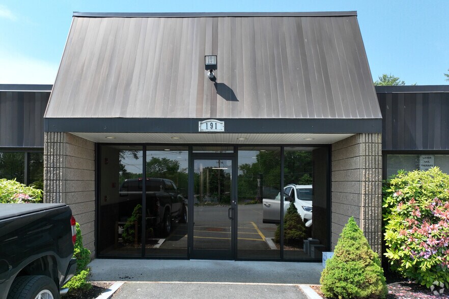 More Photos Of 191 S Main St, Middleton Office For Lease