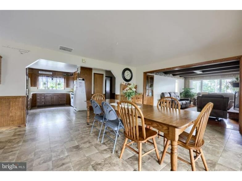 More Photos Of 240 Railroad Ave, Bird In Hand Flex For Sale