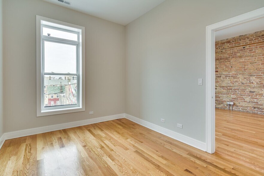 More Photos Of 965 W 18th St, Chicago Apartments For Sale