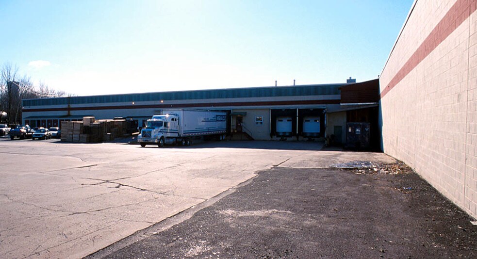 More Photos Of 45 N 4th St, Quakertown Warehouse For Lease