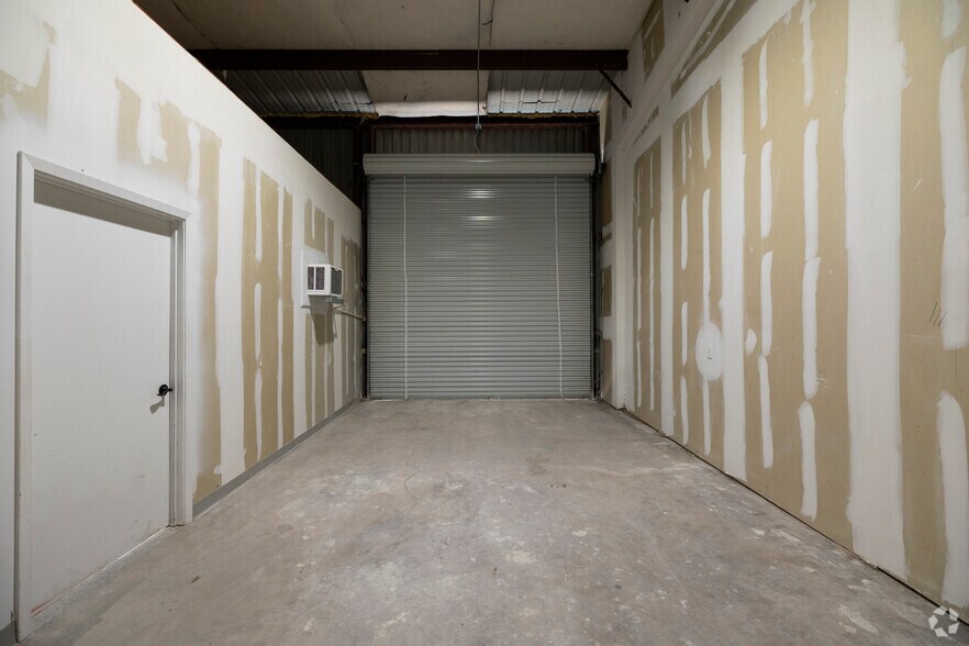 More Photos Of 130 Mitchell Rd, Houston Unknown For Lease