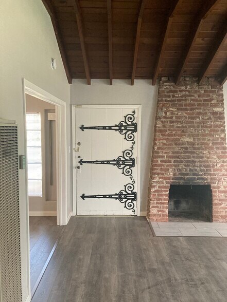 More Photos Of 840 E Brown Ave, Fresno Apartments For Sale