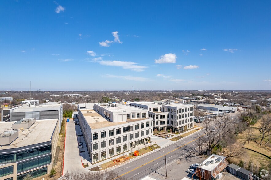 More Photos Of 3232 E Cesar Chavez St, Austin Unknown For Lease