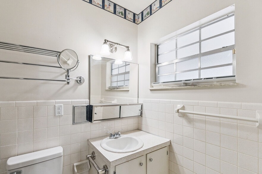 More Photos Of 27 S Center St, Eustis Assisted Living For Sale