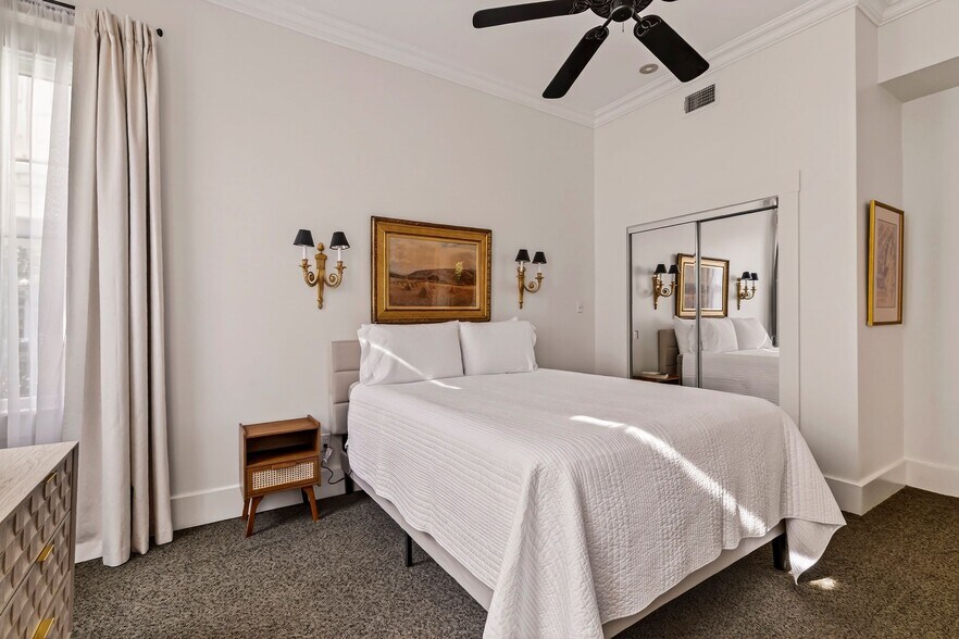 More Photos Of 107 E 35th St, Savannah Office For Sale
