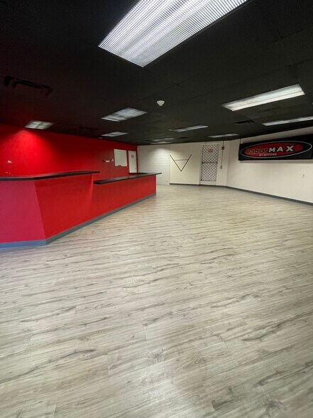 More Photos Of 4814-4818 Mcknight Rd, Pittsburgh Freestanding For Lease