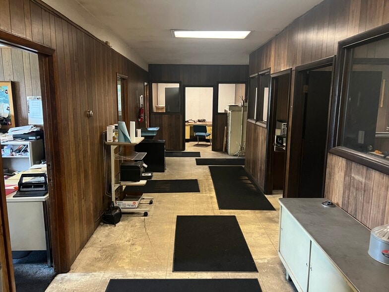 More Photos Of 400 S Gray St, Albany Manufacturing For Sale