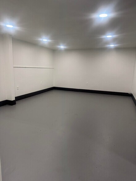 More Photos Of 1404 Randall Ave, Levittown Manufacturing For Lease