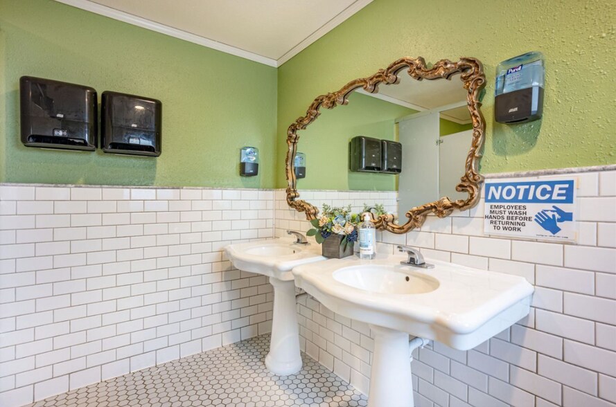 More Photos Of 623 Broadway St, Baraboo Specialty For Sale