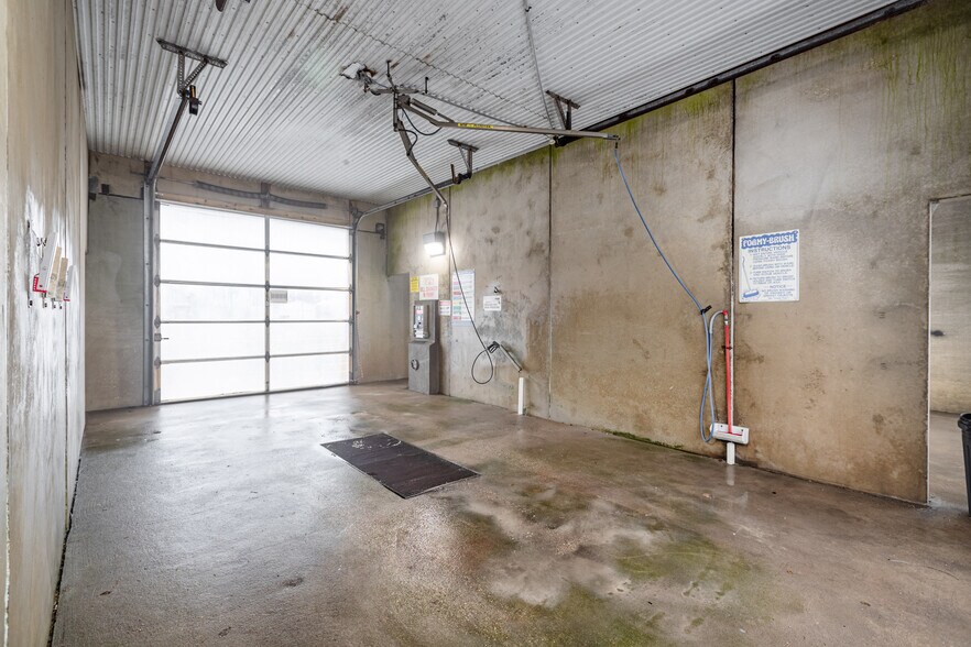 More Photos Of 581 Lester Ave, Onalaska Carwash For Sale