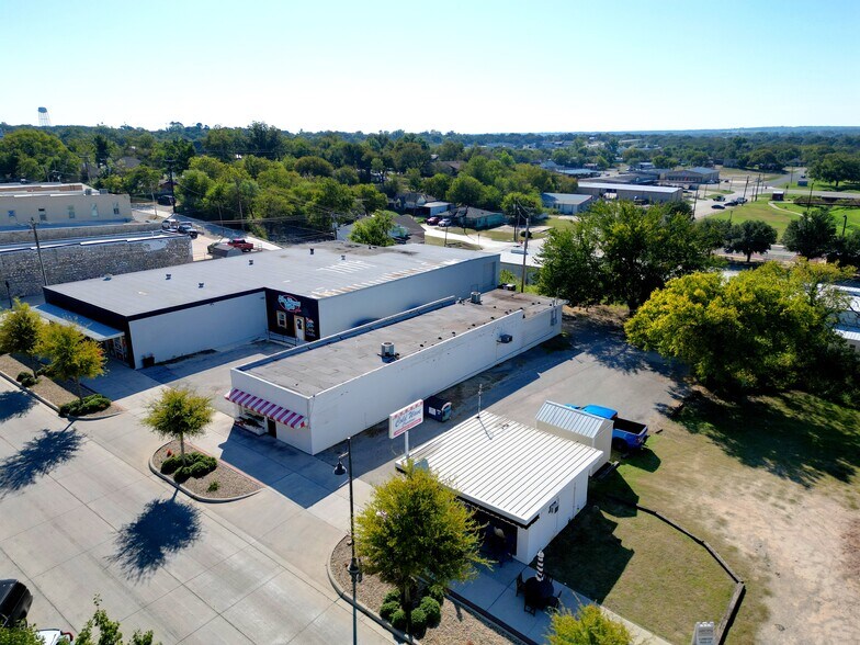 More Photos Of 914 Halsell St, Bridgeport General Retail For Sale