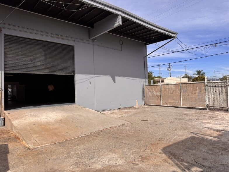 More Photos Of 1022 W Gladstone St, Azusa Warehouse For Lease