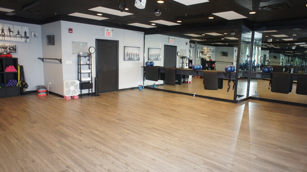 More Photos Of 134 Pembina Rd, Sherwood Park Flex For Sale